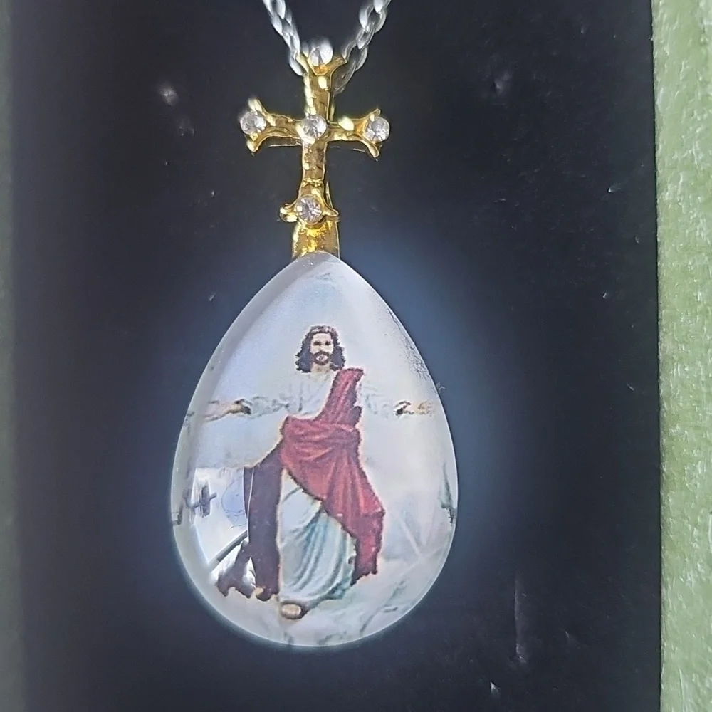 NIB Acrylic Double Sided Jesus Teardrop Shaped Necklace Gold Cross